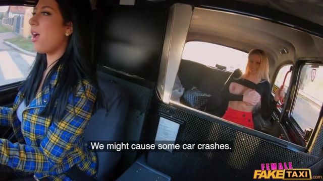 Таксистке попалась пассажирка лесбиянка, устроили лесби секс в такси
